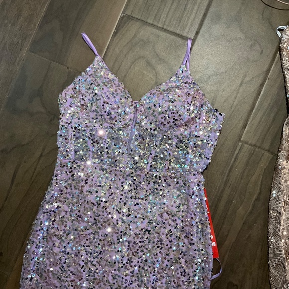 Dress - Picture 3 of 4